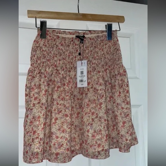 Dynamite Dresses & Skirts - Dynamite floral mini skirt
